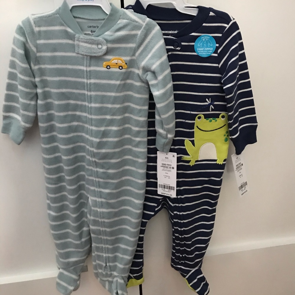 Carter’s sleep and play with two way zippers.   Size 6 months.   Never worn.